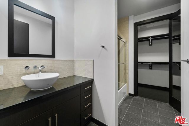 655 S Hope Street 1006, Los Angeles, CA 90017