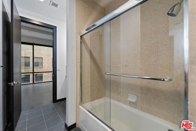 655 S Hope Street 1006, Los Angeles, CA 90017