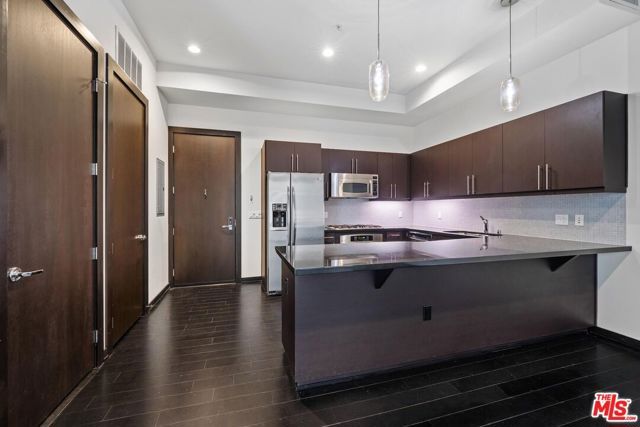 655 S Hope Street 1006, Los Angeles, CA 90017