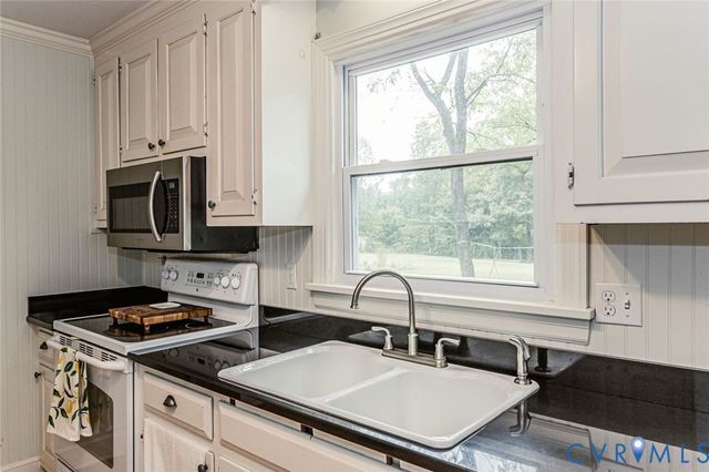7300 Old Roxbury Rd, Quinton, VA 23141