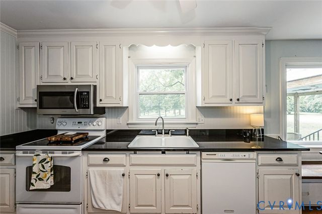 7300 Old Roxbury Rd, Quinton, VA 23141
