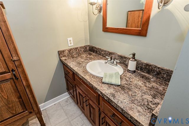 7300 Old Roxbury Rd, Quinton, VA 23141