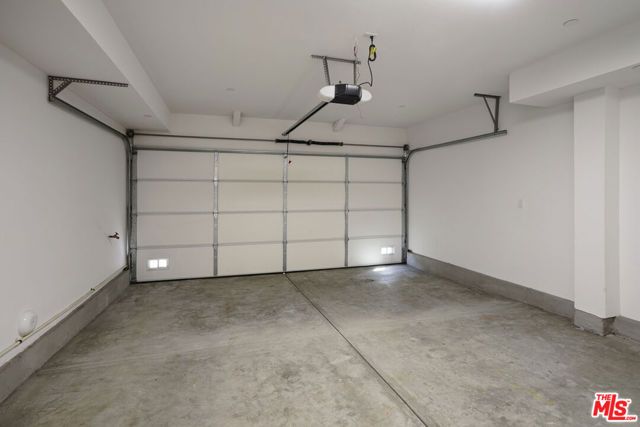 11214 W Victory Boulevard 6, North Hollywood (los Angeles), CA 91606