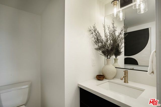 11214 W Victory Boulevard 6, North Hollywood (los Angeles), CA 91606