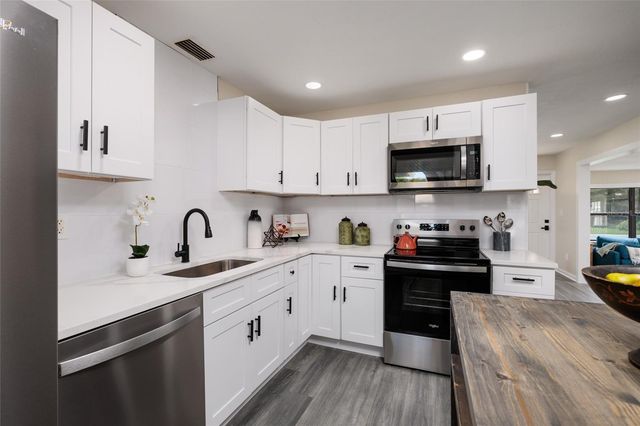 7500 15TH STREET N, St Petersburg, FL 33702