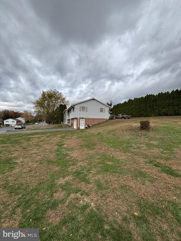 202 REDWOOD LN, Lebanon, PA 17046