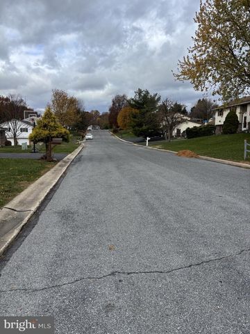 202 REDWOOD LN, Lebanon, PA 17046