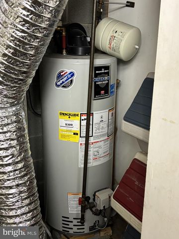 202 REDWOOD LN, Lebanon, PA 17046