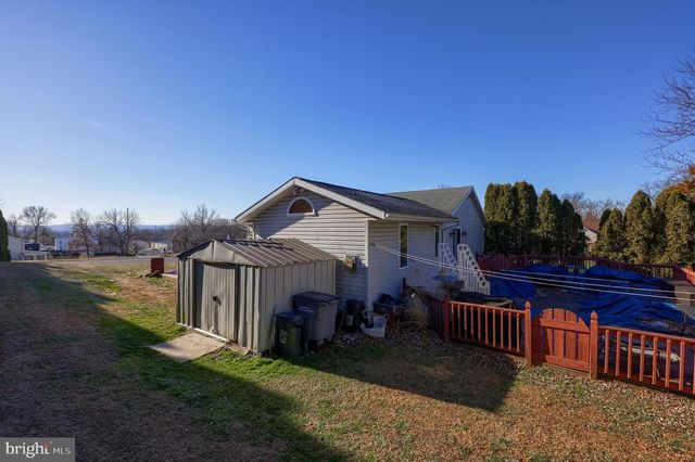 202 REDWOOD LN, Lebanon, PA 17046