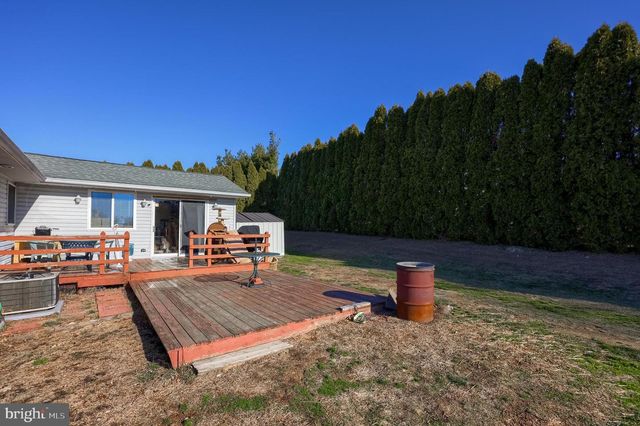 202 REDWOOD LN, Lebanon, PA 17046