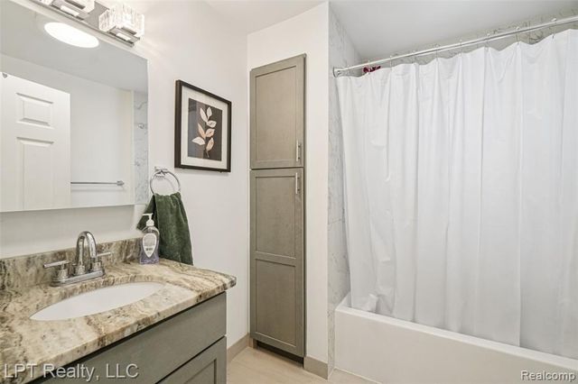 21560 Poinciana Street, Southfield, MI 48033