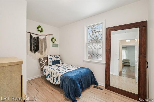 21560 Poinciana Street, Southfield, MI 48033