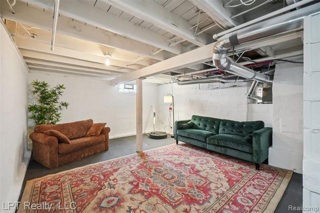 21560 Poinciana Street, Southfield, MI 48033