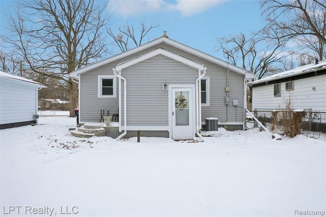 21560 Poinciana Street, Southfield, MI 48033