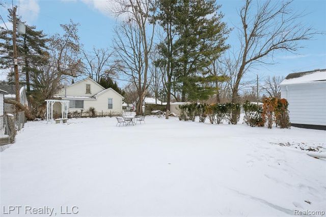 21560 Poinciana Street, Southfield, MI 48033