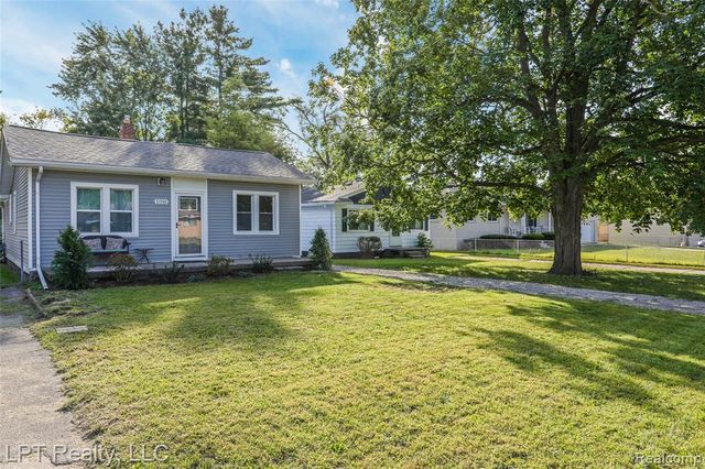 21560 Poinciana Street, Southfield, MI 48033