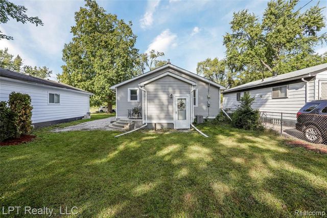 21560 Poinciana Street, Southfield, MI 48033