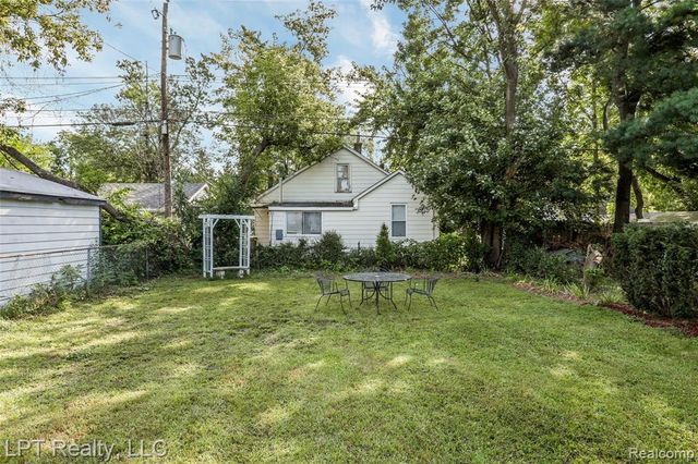 21560 Poinciana Street, Southfield, MI 48033