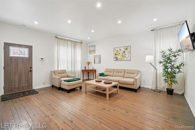 21560 Poinciana Street, Southfield, MI 48033