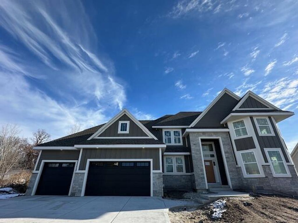 1350 Mohican TRAIL, Waukesha, WI 53189