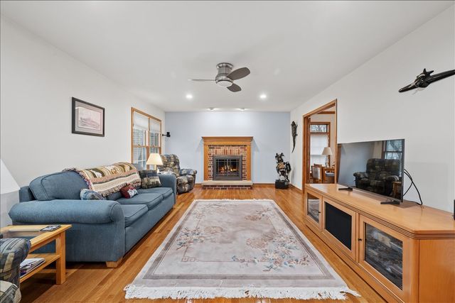 602 Birch Lane, Fox River Grove, IL 60021