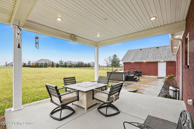 240 Brennan Ct, Shepherdsville, KY 40165