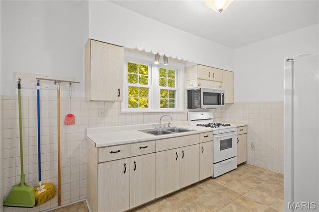 3967 Highland Road, Fairview Heights, IL 62208
