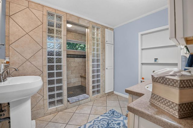 765 Prospect Blvd, Waterloo, IA 50701