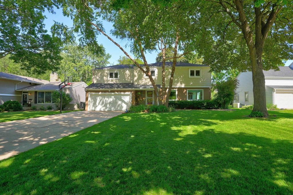 765 Prospect Blvd, Waterloo, IA 50701