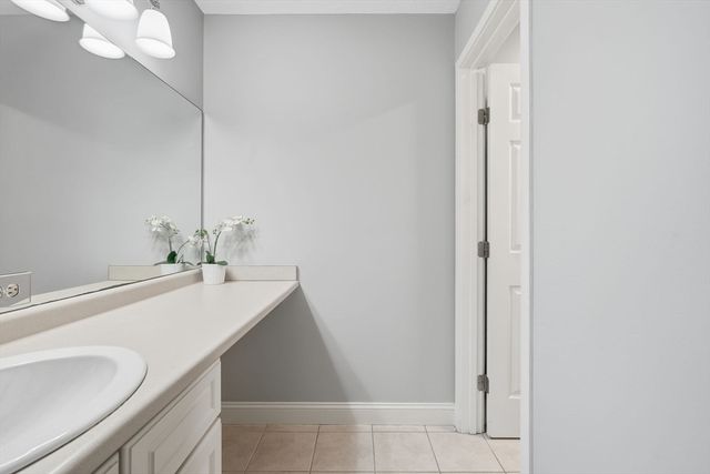 750 Brookside Dr G, Andover, MA 01810