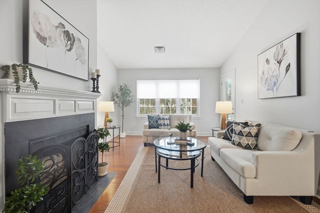 750 Brookside Dr G, Andover, MA 01810