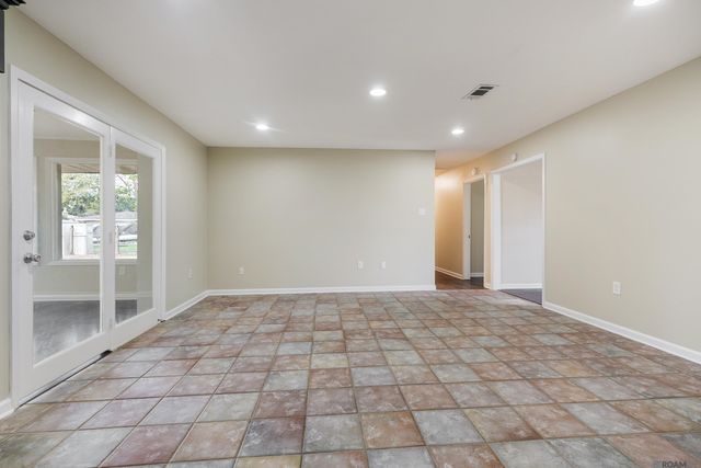5219 Goodland Dr, Central, LA 70739