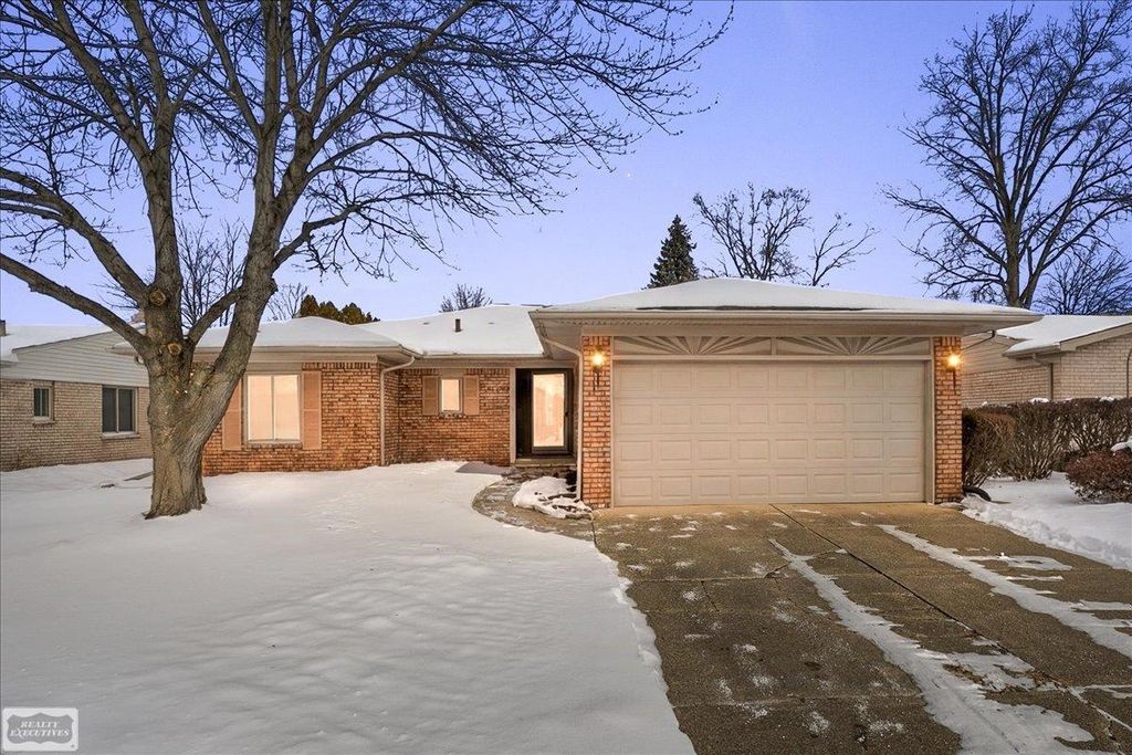 15781 Lorway Street, Clinton Township, MI 48038