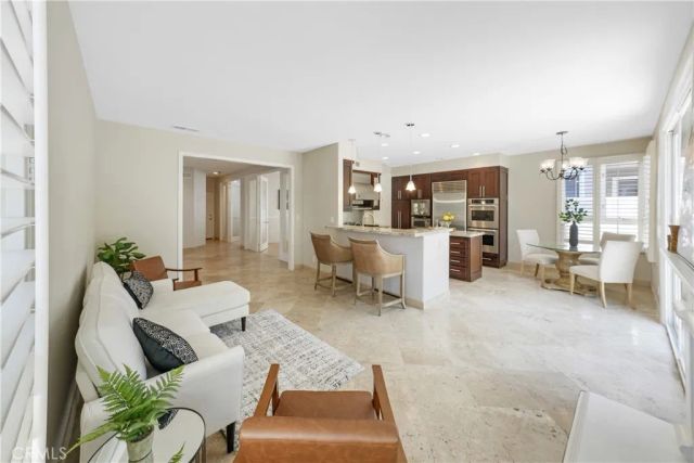 19076 Stonehurst, Huntington Beach, CA 92648