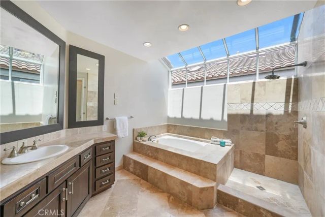 19076 Stonehurst, Huntington Beach, CA 92648