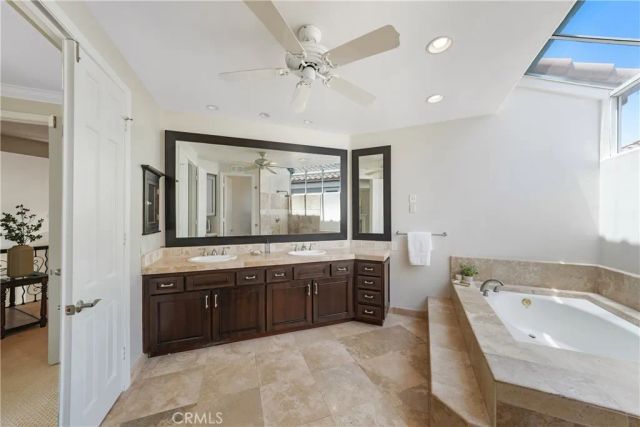 19076 Stonehurst, Huntington Beach, CA 92648