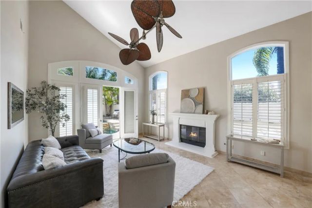 19076 Stonehurst, Huntington Beach, CA 92648
