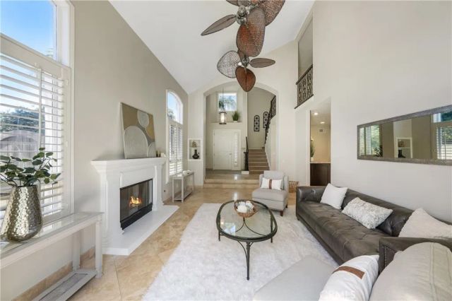 19076 Stonehurst, Huntington Beach, CA 92648