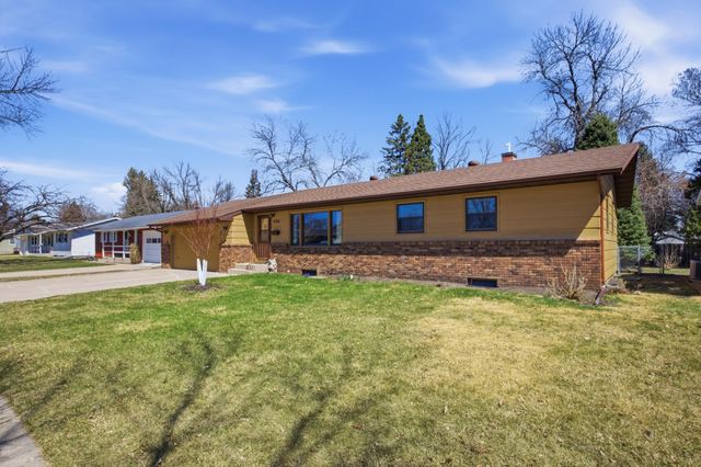 526 Birch Lane S, Moorhead, MN 56560