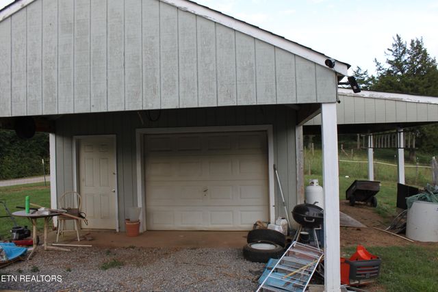 14900 Buttermilk Rd, Lenoir City, TN 37771