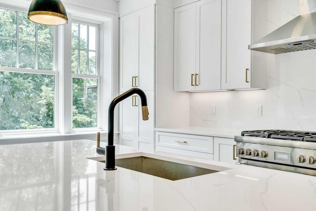 128 Longwood Ave 4, Brookline, MA 02446