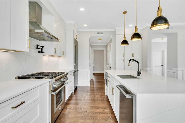 128 Longwood Ave 4, Brookline, MA 02446