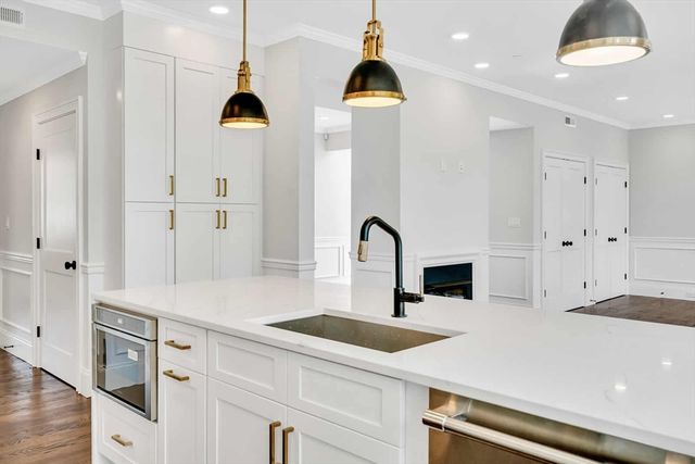 128 Longwood Ave 4, Brookline, MA 02446