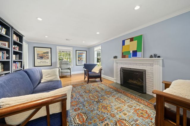 21 Elmwood Rd, Wellesley, MA 02481