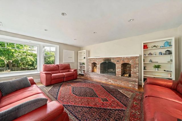 21 Elmwood Rd, Wellesley, MA 02481
