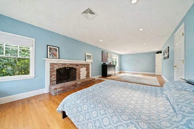 21 Elmwood Rd, Wellesley, MA 02481