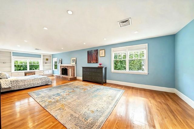 21 Elmwood Rd, Wellesley, MA 02481