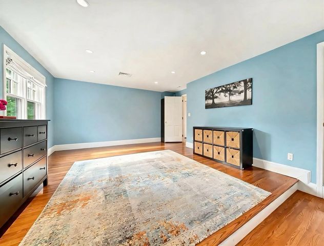 21 Elmwood Rd, Wellesley, MA 02481