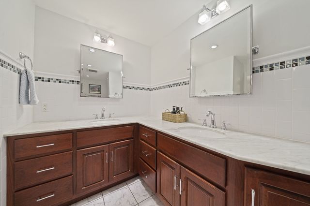 21 Elmwood Rd, Wellesley, MA 02481