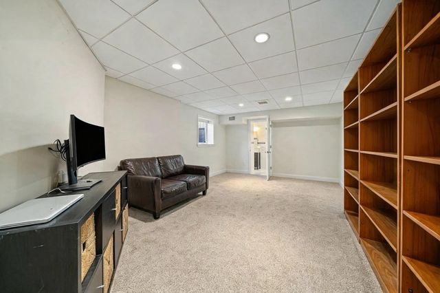 21 Elmwood Rd, Wellesley, MA 02481